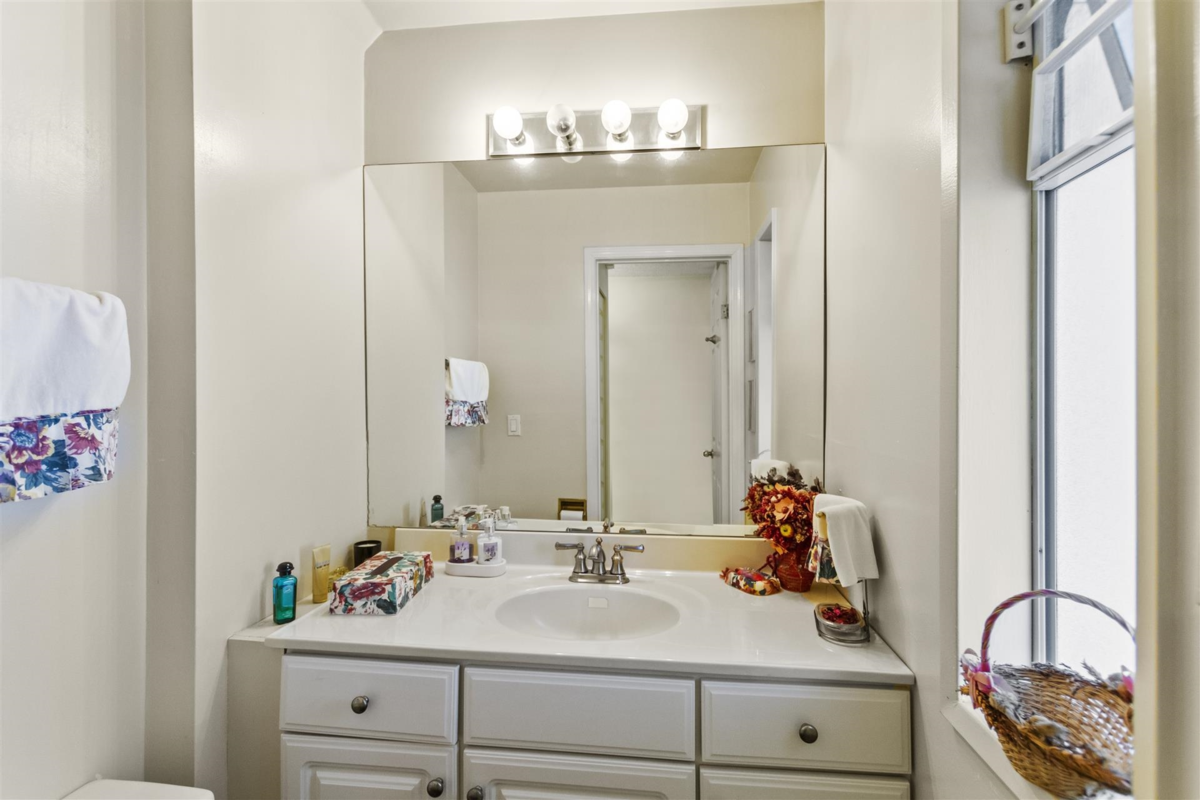 Primary Bathroom Photo of 34 5330 Broadway, Burnaby, BC