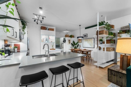 205 2556 E Hastings Street, Vancouver, BC, Vancouver — Apartment/Condo for sale