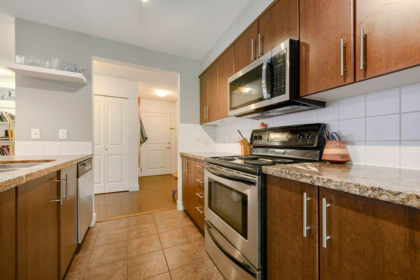 207 3240 St Johns Street, Port Moody, BC, Port Moody — Apartment/Condo for sale
