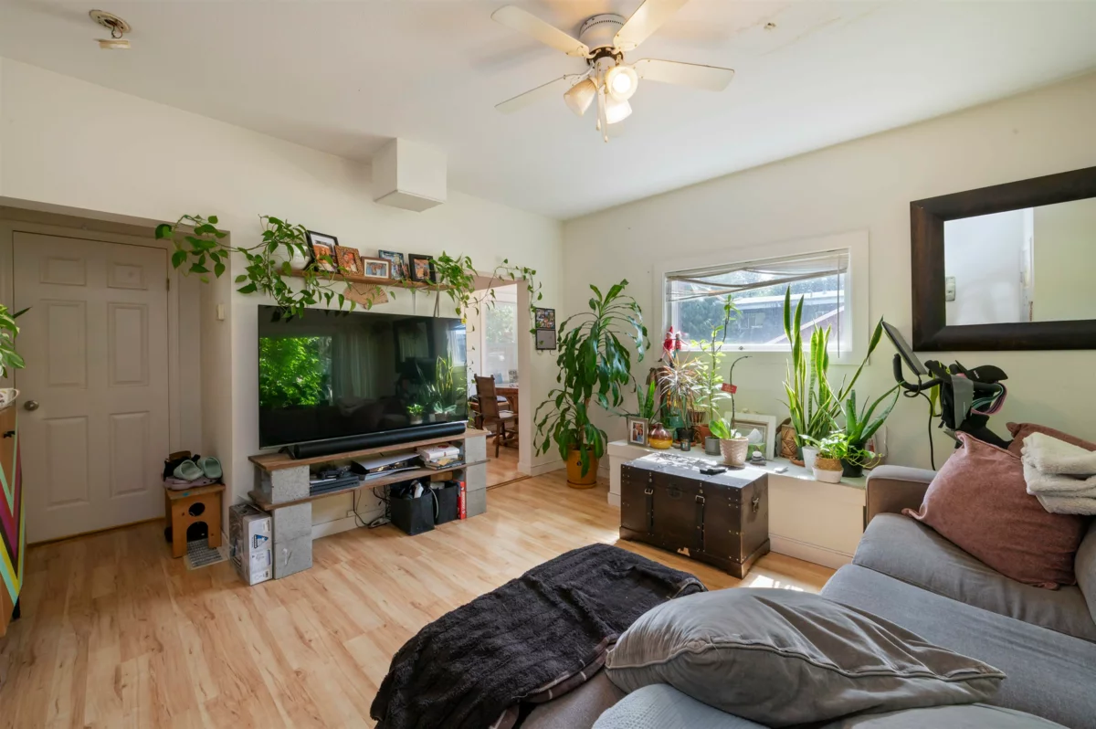 Hallway Photo of 2594 Campbell Avenue, Abbotsford, BC