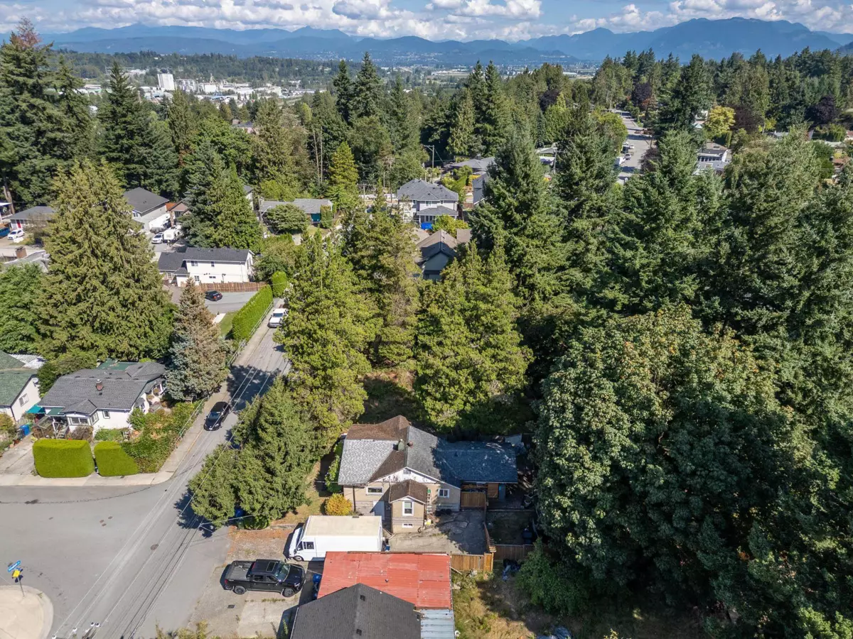 Kitchen Island Photo of 2594 Campbell Avenue, Abbotsford, BC