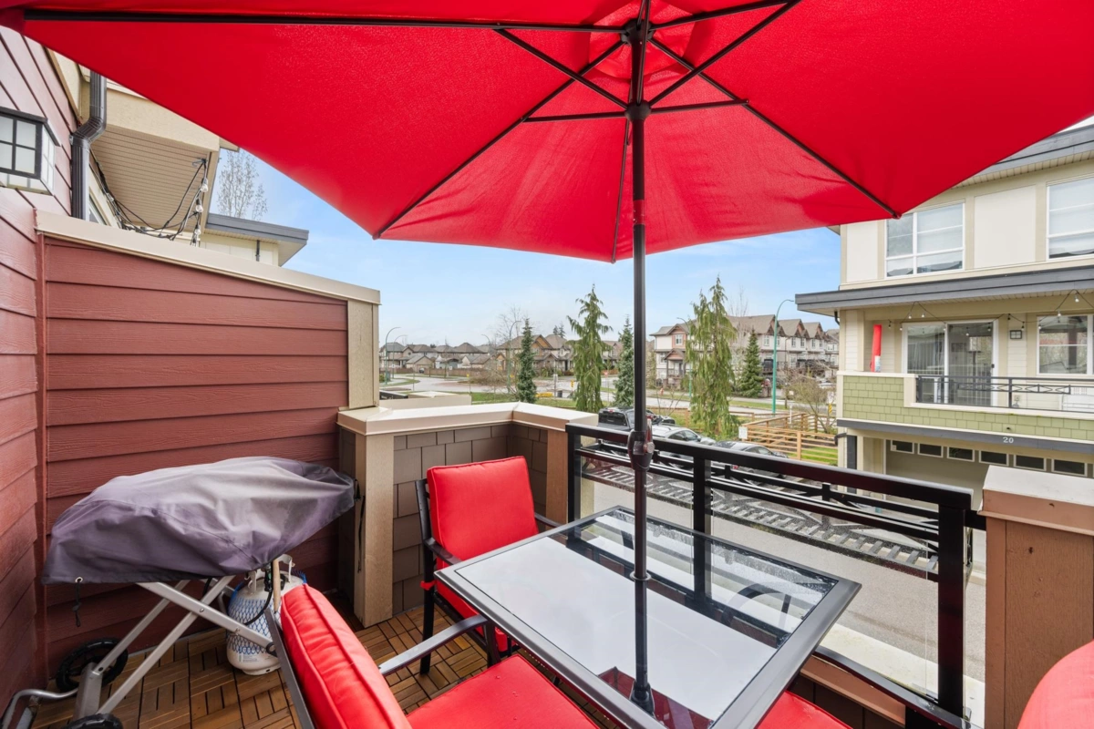 Entry Foyer Photo of 26 19477 72a Avenue, Surrey, BC