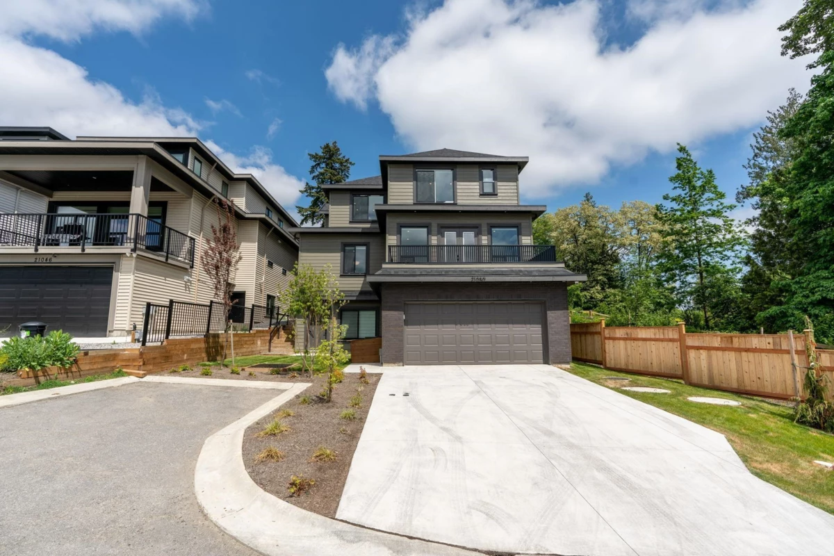 Entry Foyer Photo of 21050 72 Avenue, Langley, BC