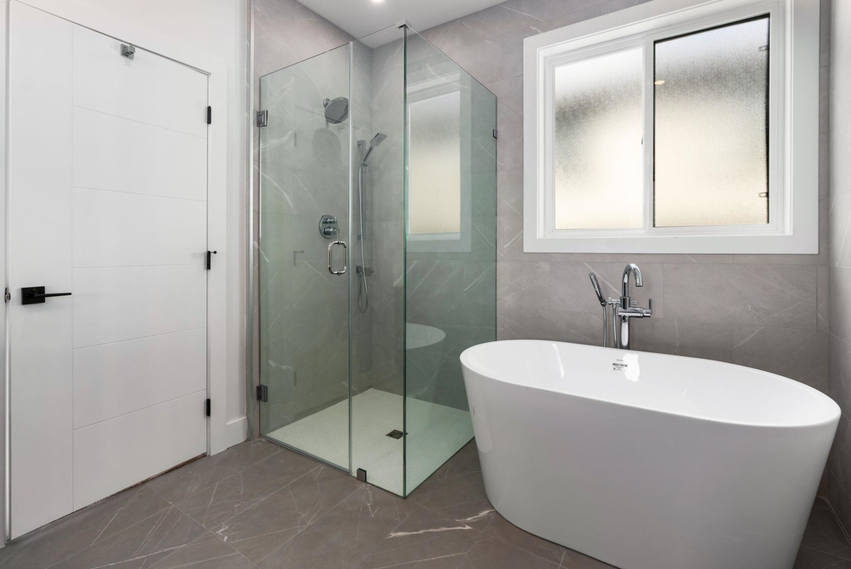 Guest Bathroom Photo of 21050 72 Avenue, Langley, BC