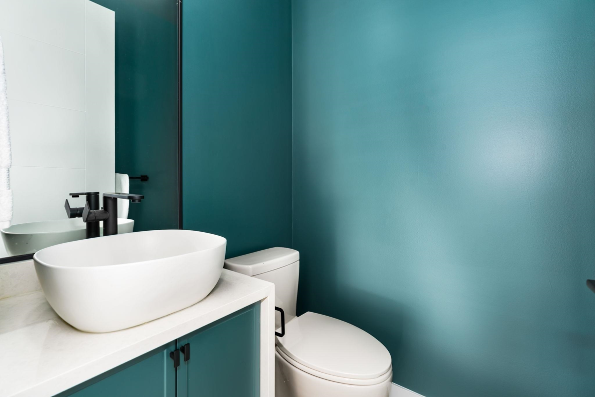 Primary Bathroom Photo of 21050 72 Avenue, Langley, BC