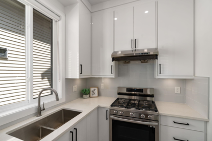 Kitchen Island Photo of 21050 72 Avenue, Langley, BC