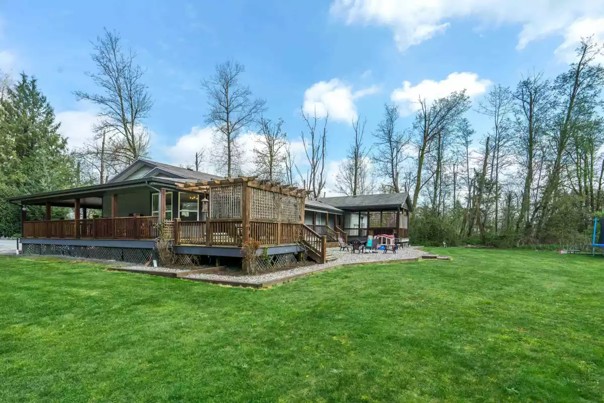 Walk-In Closet Photo of 24548 21b Avenue, Langley, BC