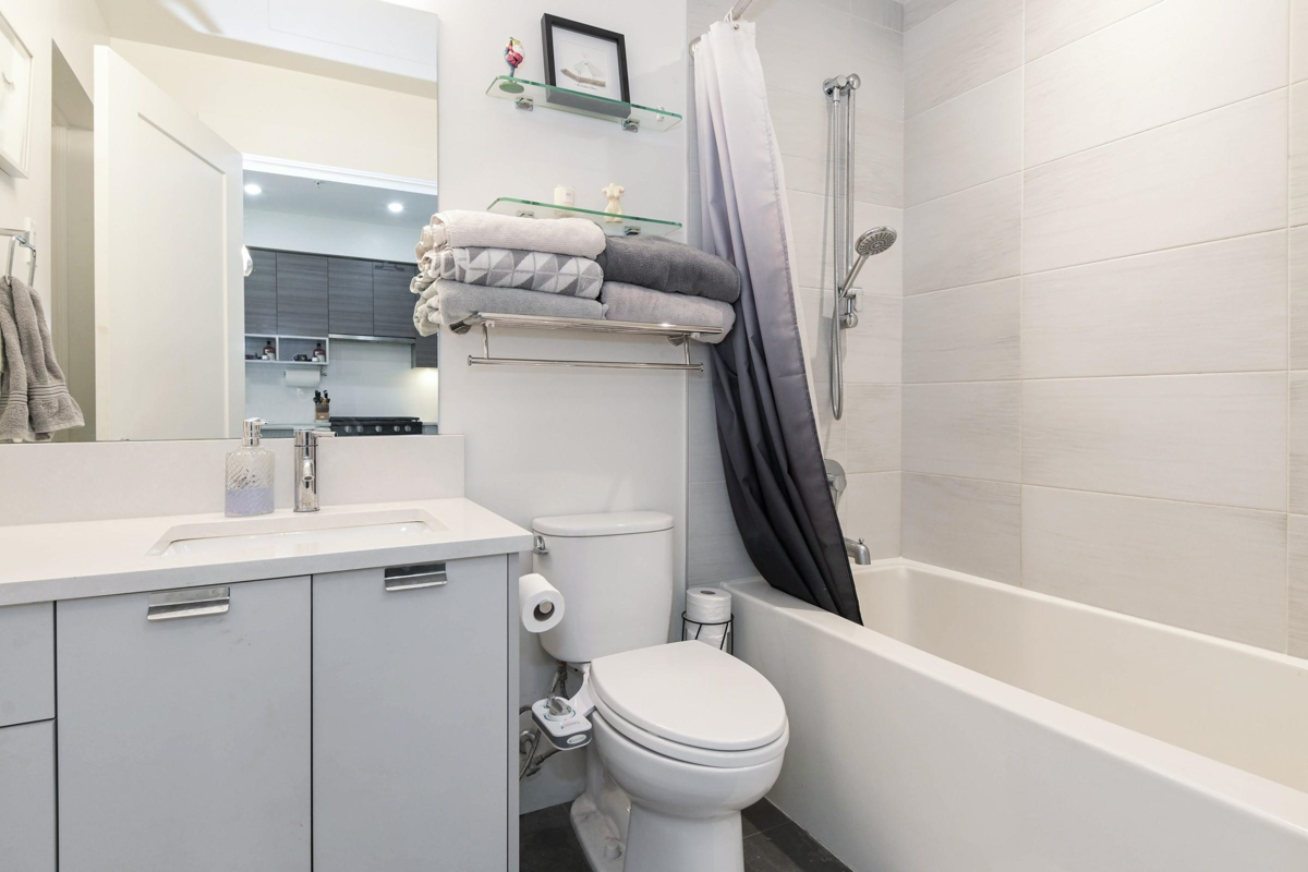 Primary Bathroom Photo of A414 20727 Willoughby Town Centre Drive, Langley, BC