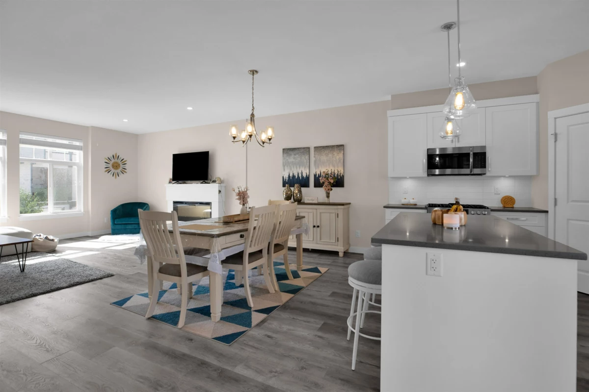 Primary Bathroom Photo of 25 7740 Grand Street, Mission, BC