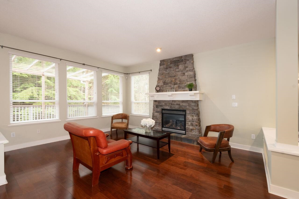 Breakfast Nook Photo of 82 Cliffwood Drive, Port Moody, BC