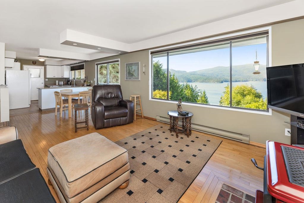 Dining Area Photo of 6950 Porpoise Drive, Sechelt, BC