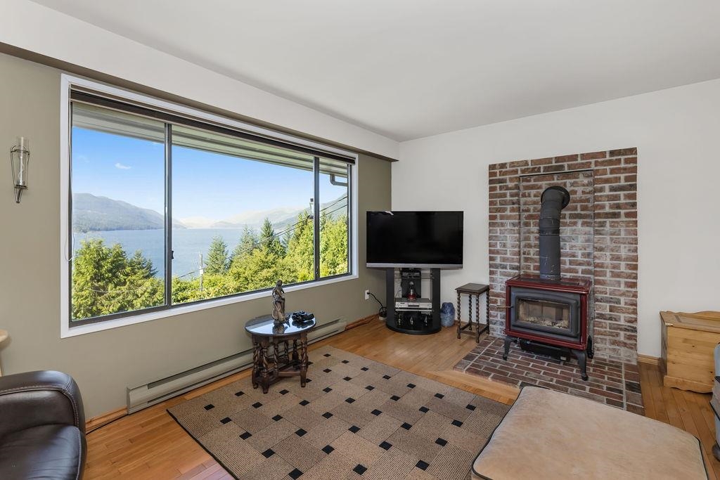 Family Room Photo of 6950 Porpoise Drive, Sechelt, BC