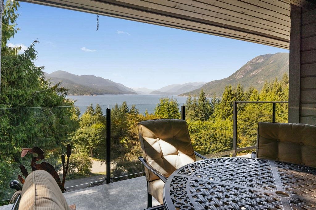 Guest Bathroom Photo of 6950 Porpoise Drive, Sechelt, BC