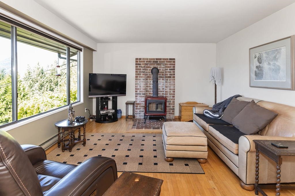 Kitchen Island Photo of 6950 Porpoise Drive, Sechelt, BC