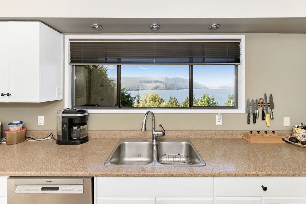 Primary Bathroom Photo of 6950 Porpoise Drive, Sechelt, BC