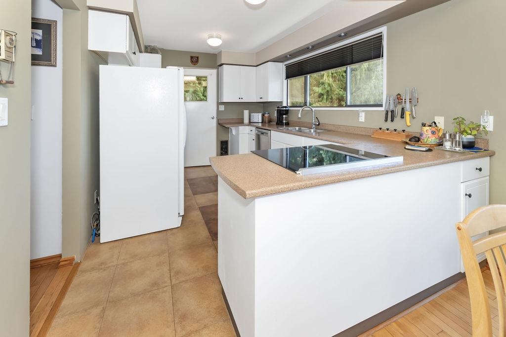 Primary Bedroom Photo of 6950 Porpoise Drive, Sechelt, BC