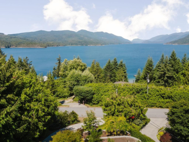 Hot Tub / Spa Photo of 6950 Porpoise Drive, Sechelt, BC