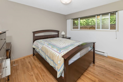 Powder Room Photo of 6950 Porpoise Drive, Sechelt, BC