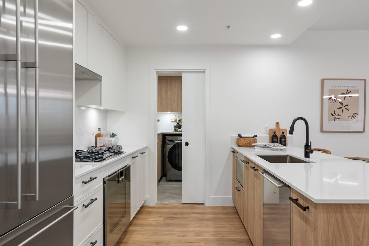 Family Room Photo of 202 33160 Plaxton Crescent, Abbotsford, BC