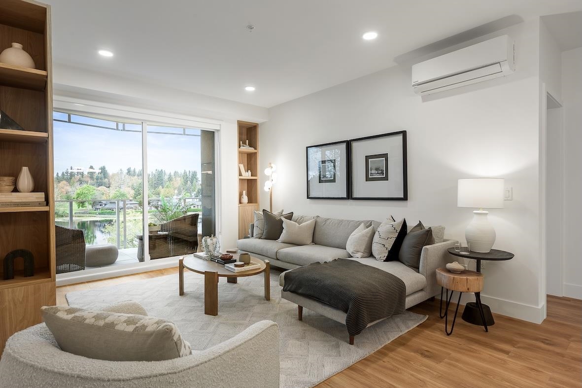 Walk-In Closet Photo of 202 33160 Plaxton Crescent, Abbotsford, BC