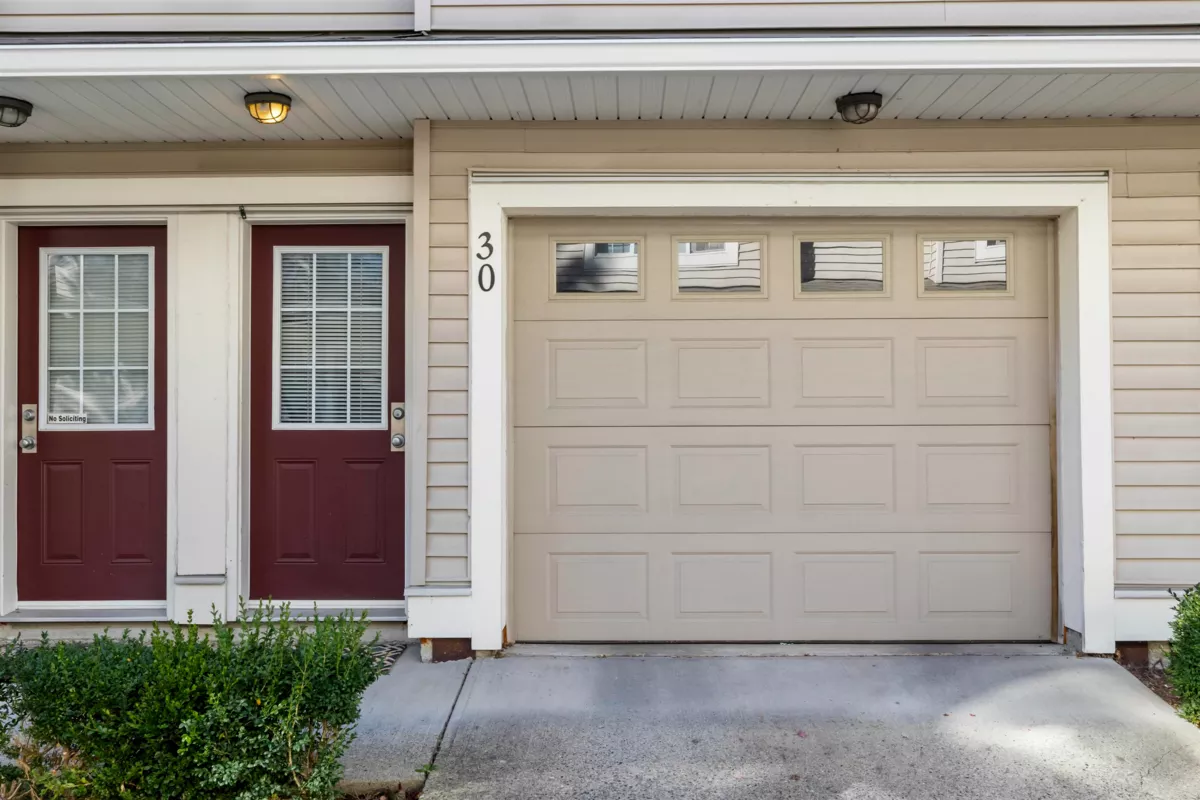 Kitchen Island Photo of 30 6852 193 Street, Surrey, BC