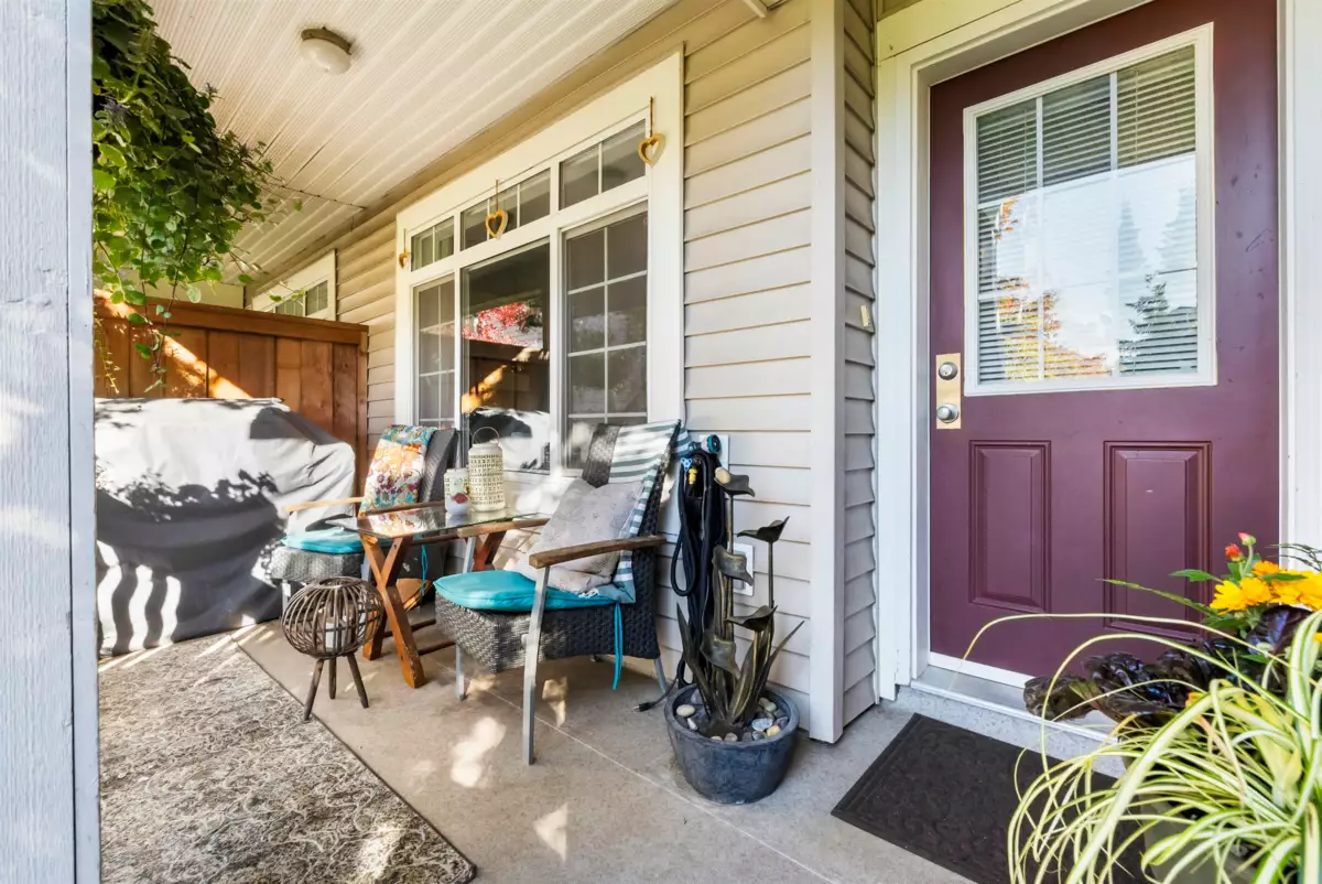 Kitchen Photo of 30 6852 193 Street, Surrey, BC