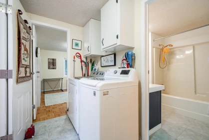 Guest Bathroom Photo of 43699 Ohman Road, Mission, BC
