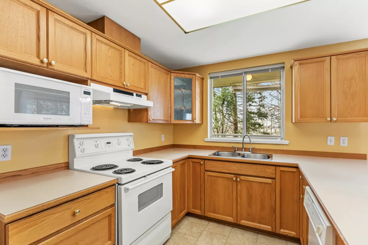 Kitchen Photo of 205 11609 227 Street, Maple Ridge, BC