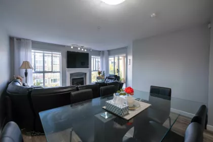 Kitchen Photo of 305 13733 74 Avenue, Surrey, BC