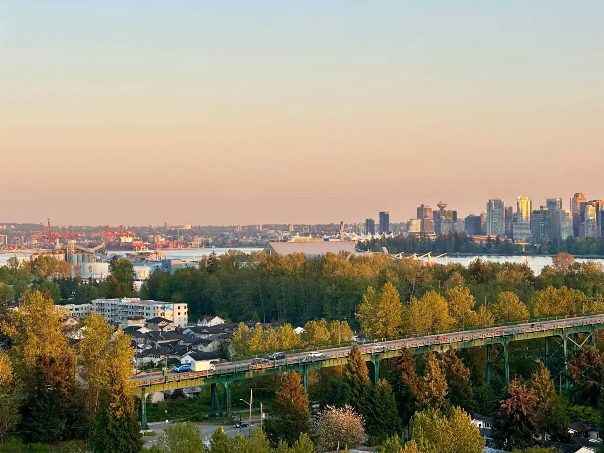 Dining Area Photo of 20C 338 Taylor Way, West Vancouver, BC