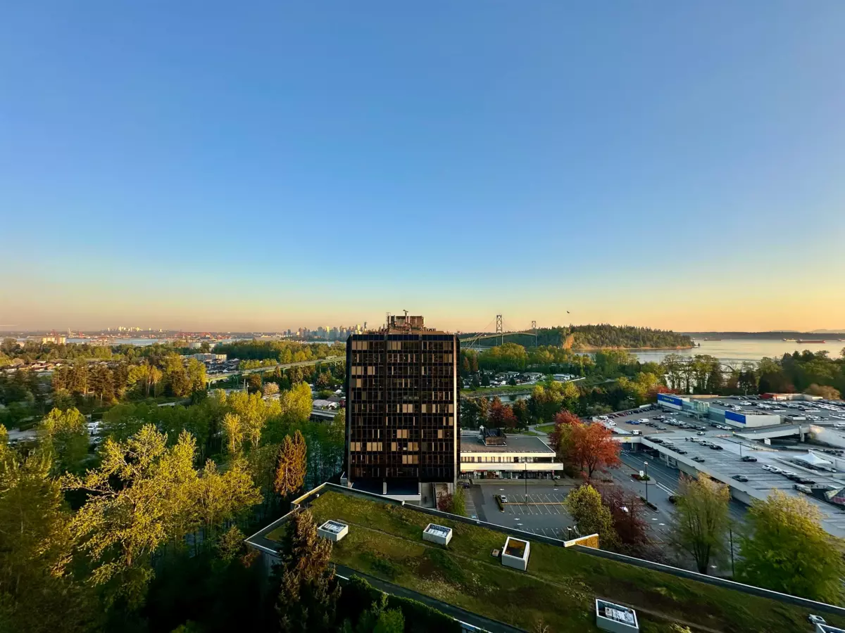 Living Room Photo of 20C 338 Taylor Way, West Vancouver, BC
