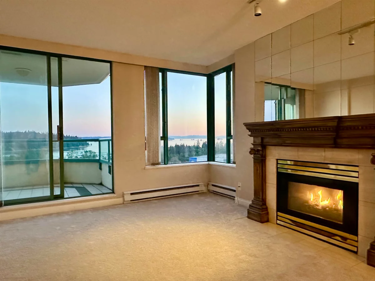 Walk-In Closet Photo of 20C 338 Taylor Way, West Vancouver, BC