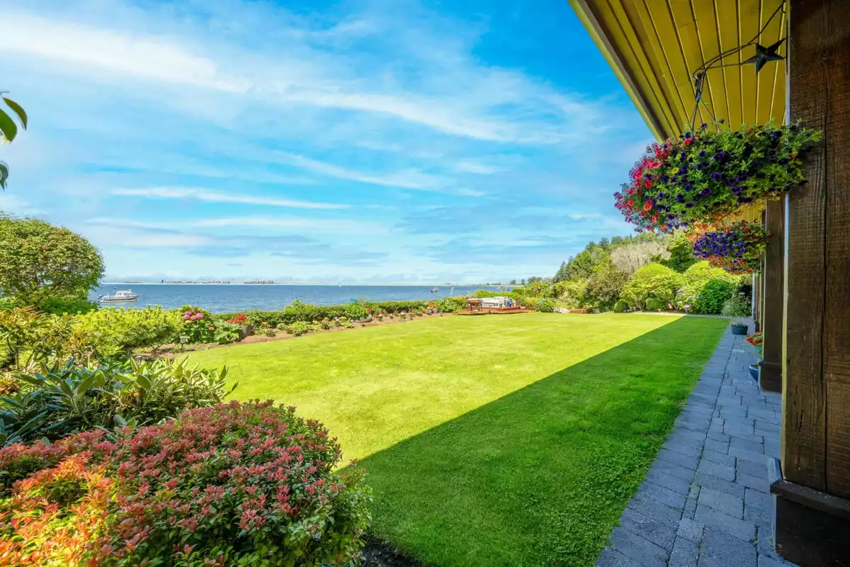 Kitchen Photo of 768 Tsawwassen Beach Road, Delta, BC