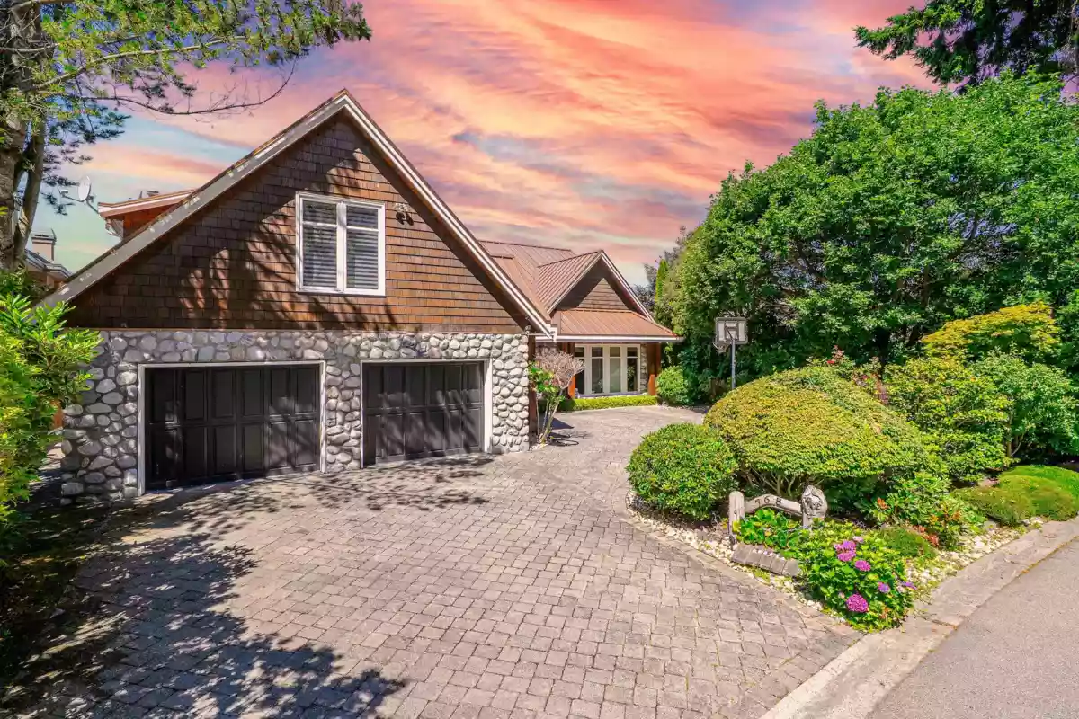 Living Room Photo of 768 Tsawwassen Beach Road, Delta, BC