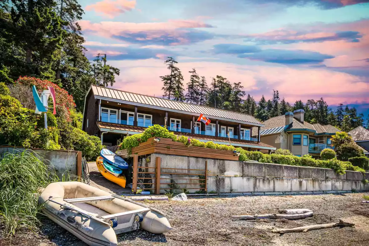 Walk-In Closet Photo of 768 Tsawwassen Beach Road, Delta, BC