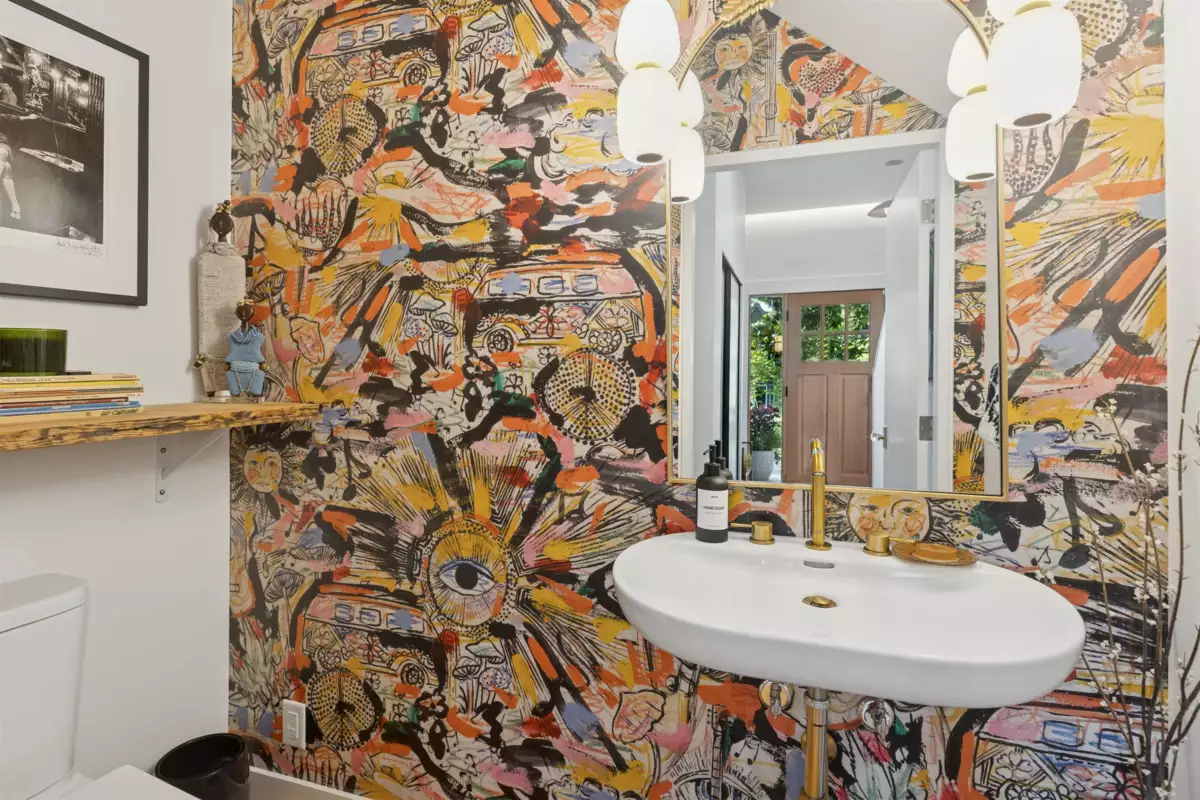 Entry Foyer Photo of 2615 W 2nd Avenue, Vancouver, BC