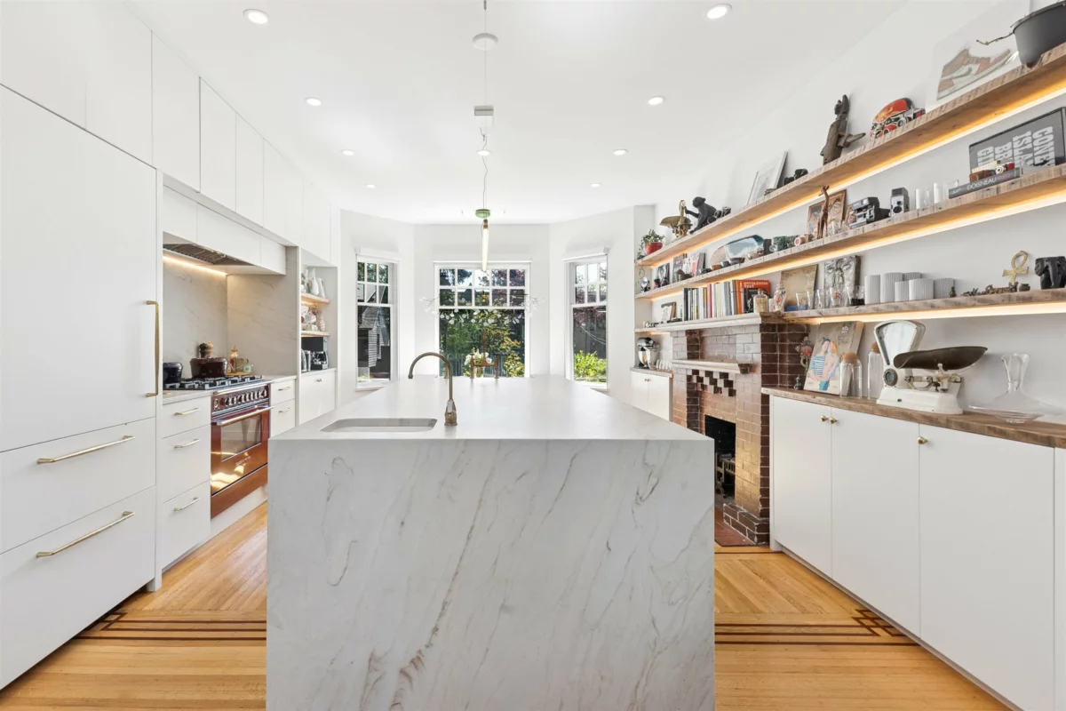 Family Room Photo of 2615 W 2nd Avenue, Vancouver, BC