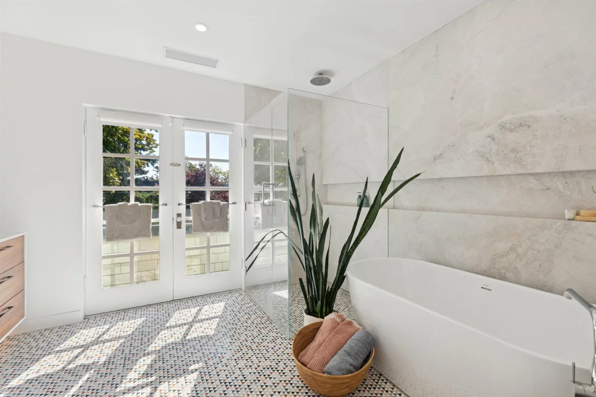 Front Yard Photo of 2615 W 2nd Avenue, Vancouver, BC