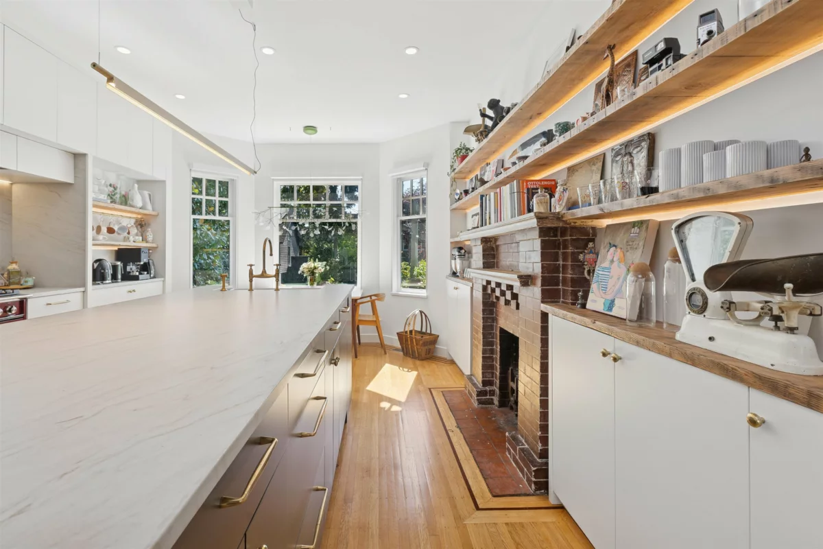 Kitchen Island Photo of 2615 W 2nd Avenue, Vancouver, BC
