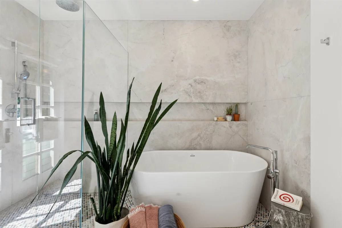 Swimming Pool Photo of 2615 W 2nd Avenue, Vancouver, BC