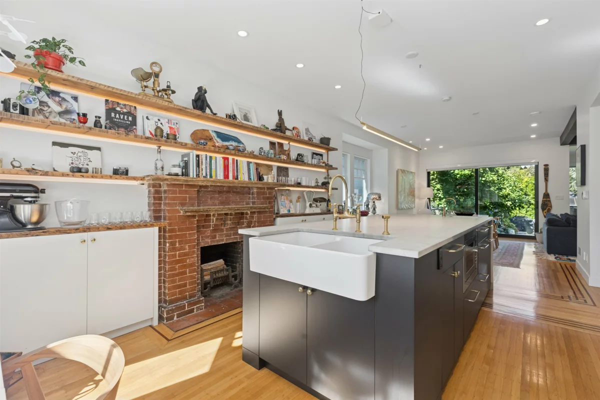 Walk-In Closet Photo of 2615 W 2nd Avenue, Vancouver, BC