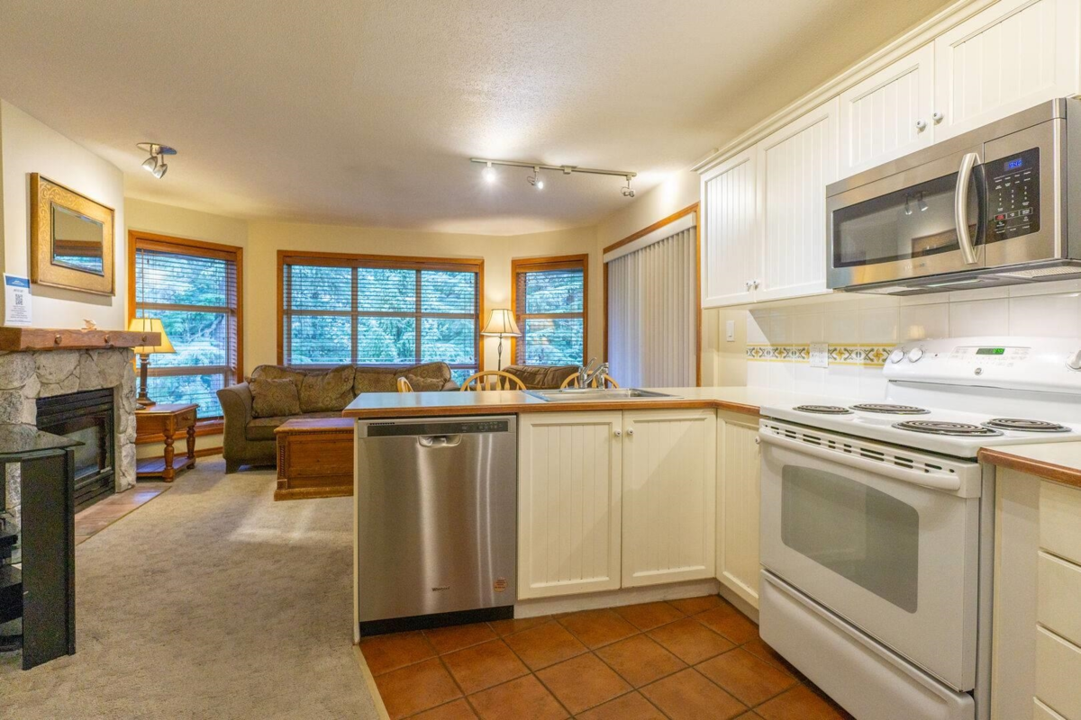 Kitchen Photo of 427 4800 Spearhead Drive, Whistler, BC