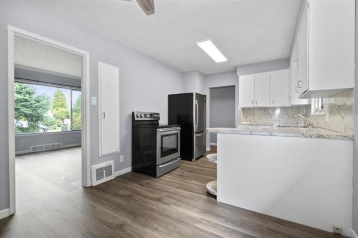 Kitchen Island Photo of 2280 Alexander Crescent, Abbotsford, BC