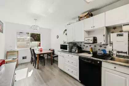 Kitchen Island Photo of 13345 70b Avenue, Surrey, BC