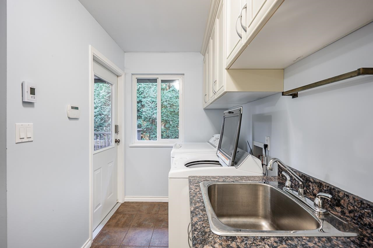 Guest Bathroom Photo of 9276 Greer Street, Langley, BC