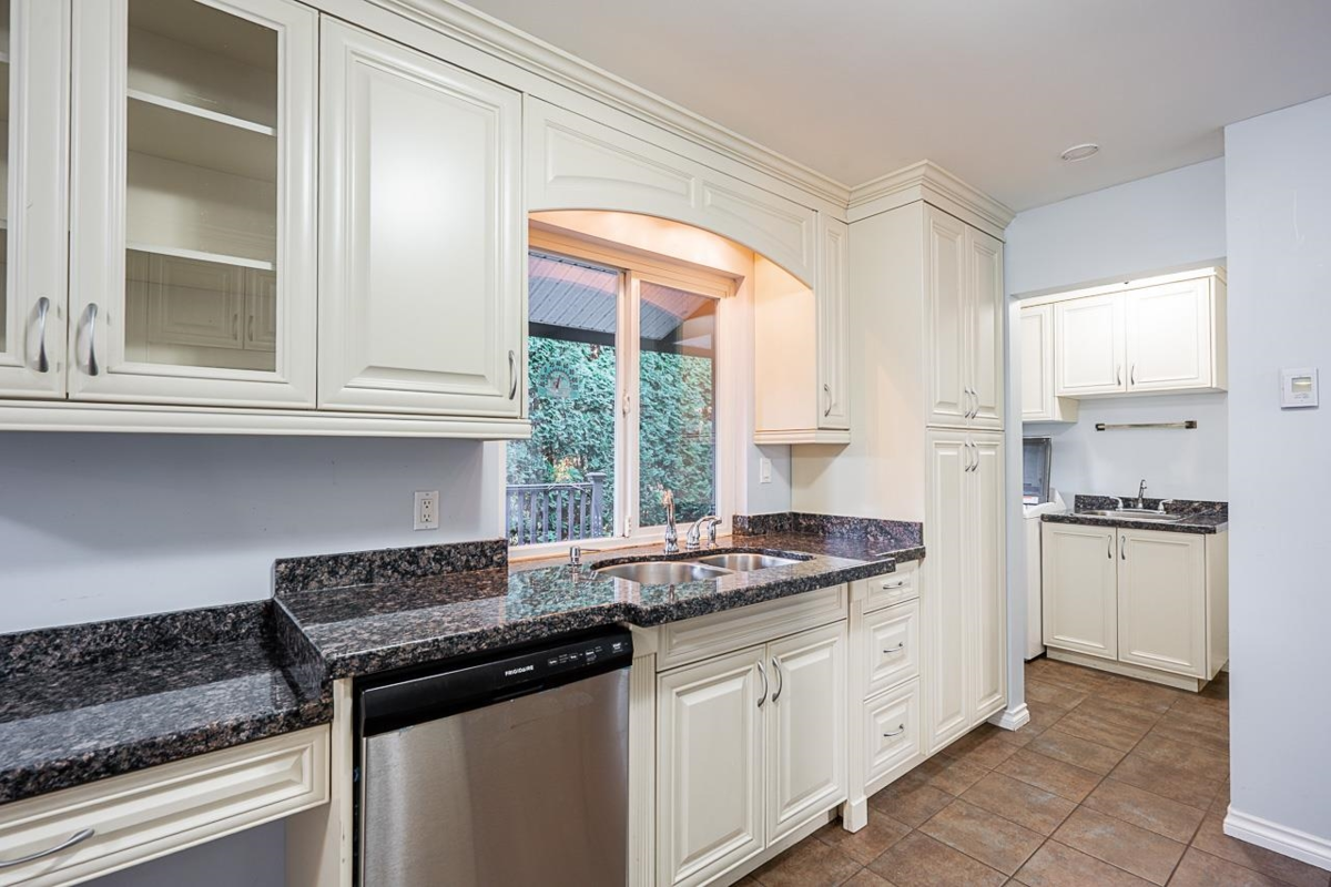 Walk-In Closet Photo of 9276 Greer Street, Langley, BC