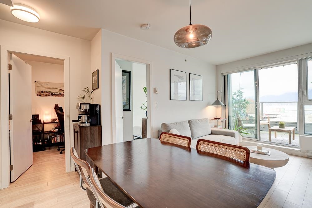 Kitchen Island Photo of 201 983 E Hastings Street, Vancouver, BC
