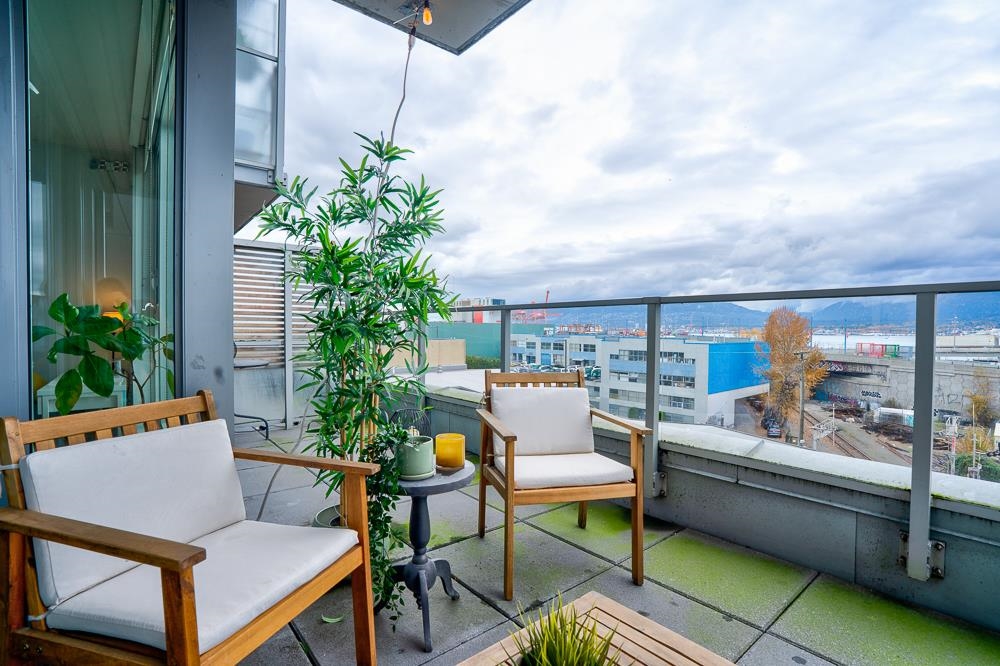 Laundry Room Photo of 201 983 E Hastings Street, Vancouver, BC