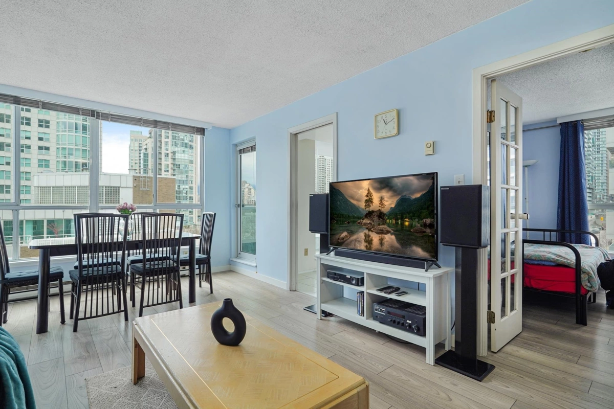 Breakfast Nook Photo of 902 1500 Howe Street, Vancouver, BC