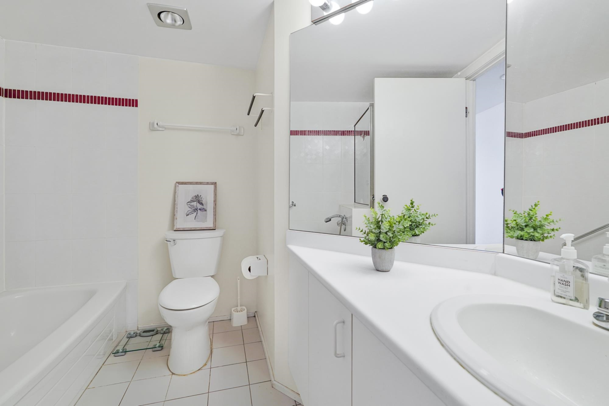 Guest Bathroom Photo of 902 1500 Howe Street, Vancouver, BC